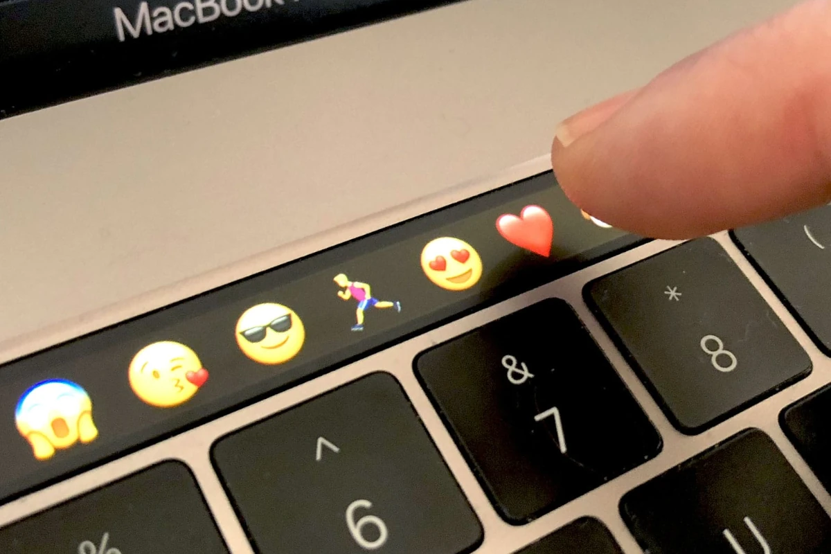 How to Take a Screenshot on a MacBook Pro Using The Touch Bar - SimplyMac