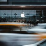 Apple logo during daytime